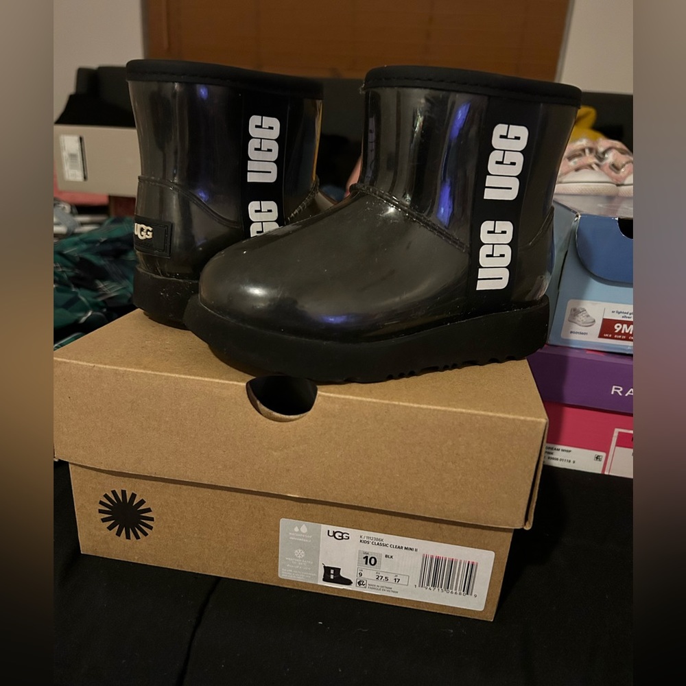 COPY - Ugg Kids Classic Clear Mini Size 10c Black Great Condition